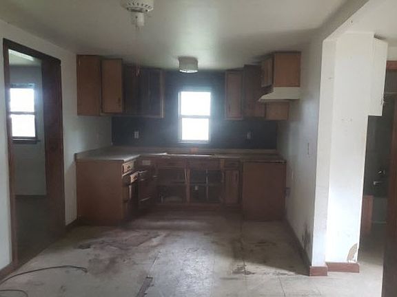 2nd image of 516 Magellan St