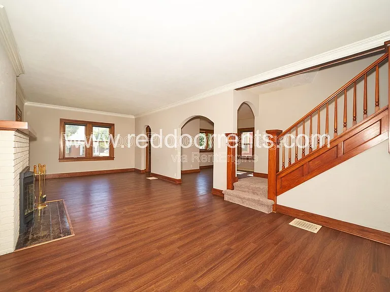 412 N Merrill St — Photo 3