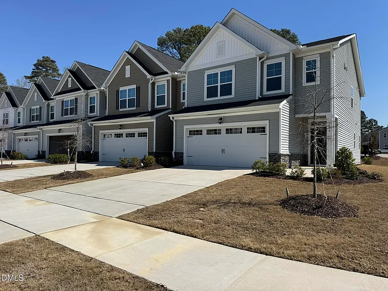104 Jade Creek Dr — Photo 2