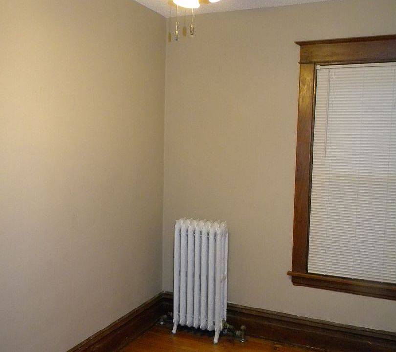 1st image of 742 Buchanan St NE