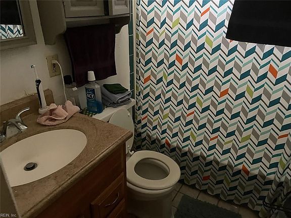 411 Stalham- Bathroom