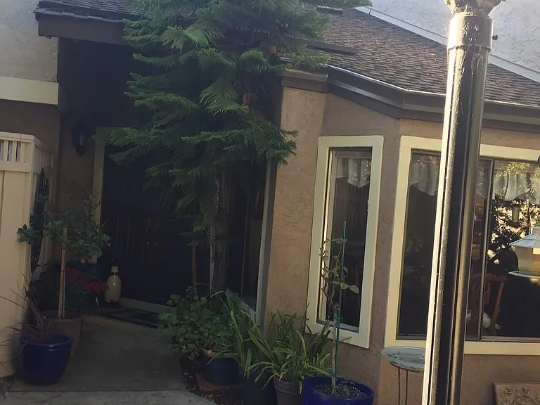 Entryway of 1674 Las Piedras Court, Los Gatos