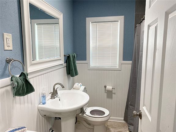 5th image of 458 Macleod Dr