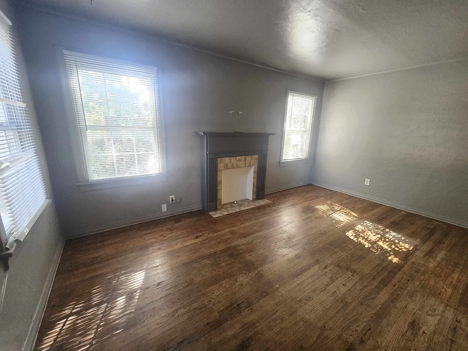 3 bed, 984 sqft, $995 — Photo 2