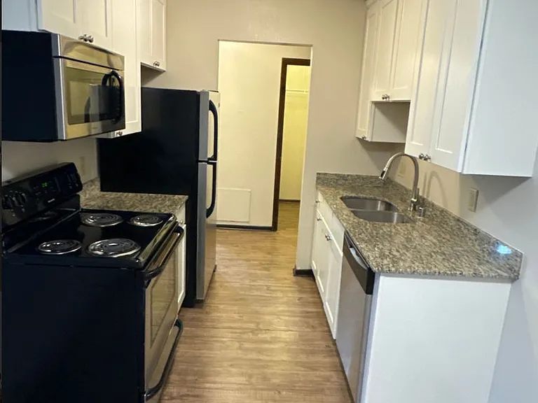 3708 West 32nd Street — Photo 12