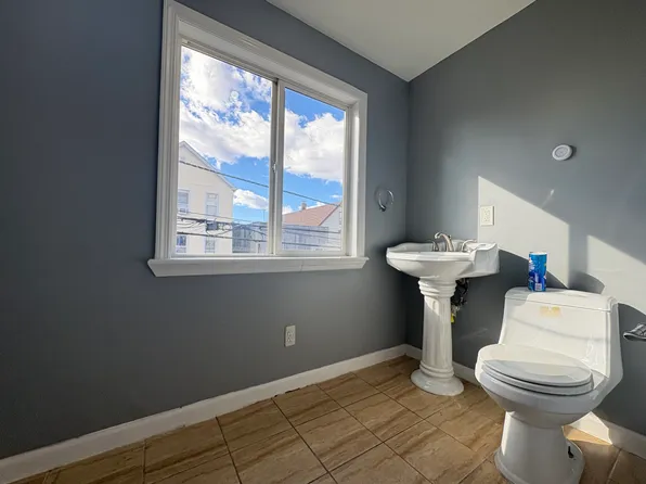 89 West 20th Street image 9 of 9