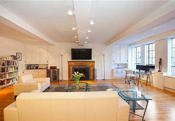 3rd image of 340 W 57th St APT 8I