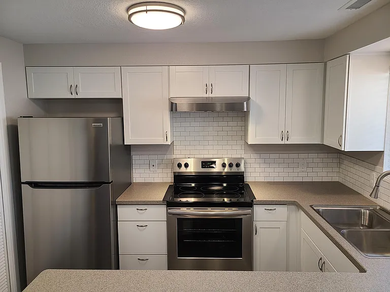 806 W Brumback St — Photo 5