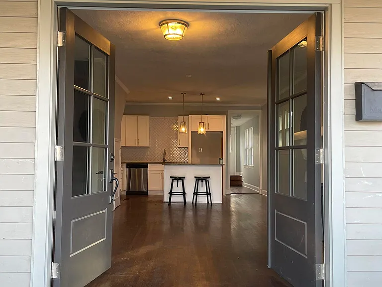1128 Granada Ave — Photo 3
