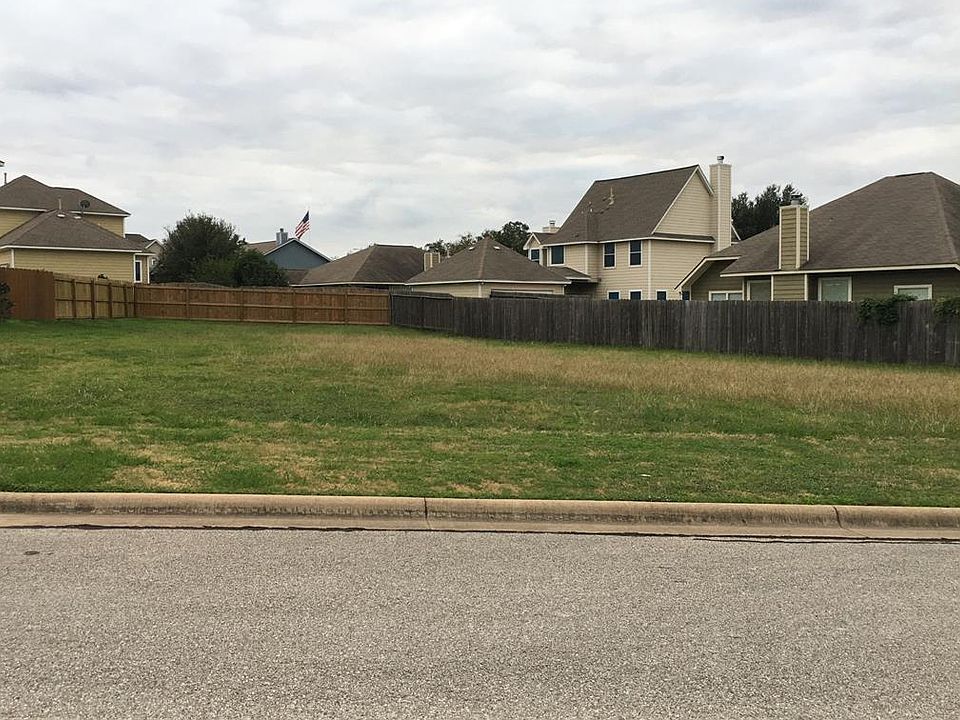 1st image of 2704 Cypress Cir