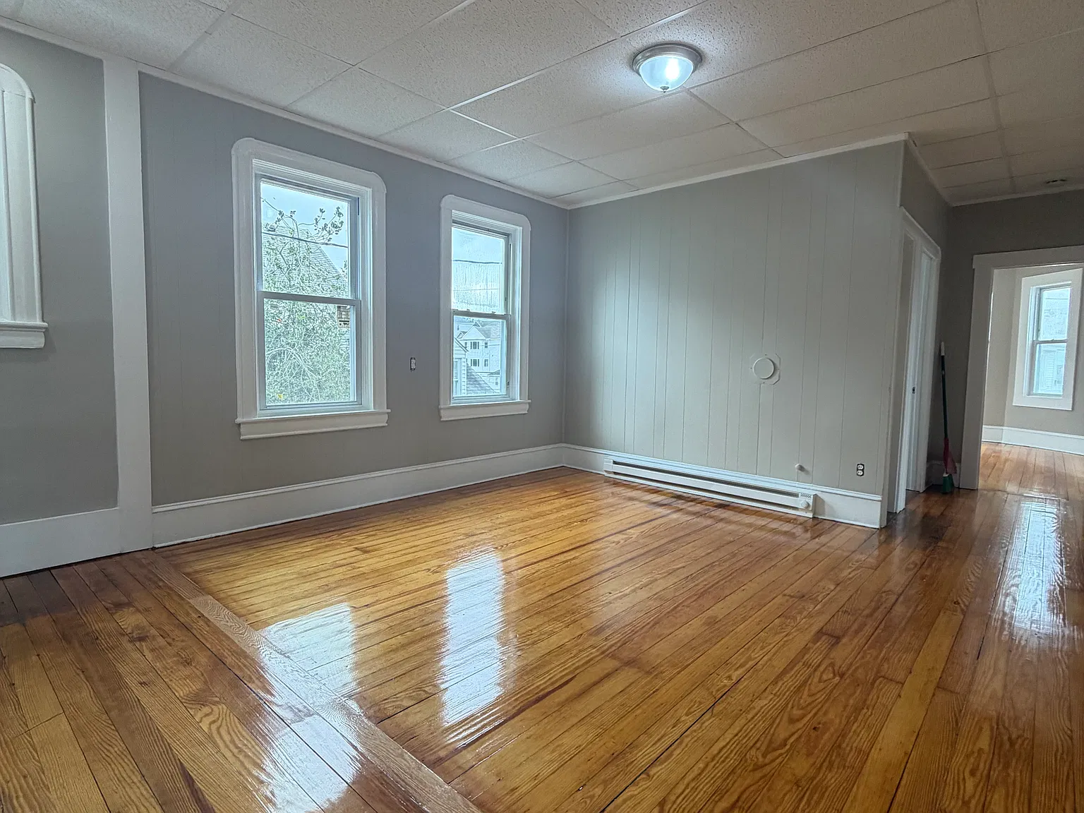 4 bed, 900 sqft, $2,000 — Photo 1