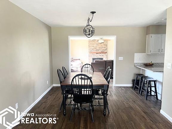 5th image of 1010 E Oakbrook Ln