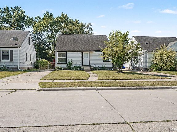 3rd image of 24435 Colgate St