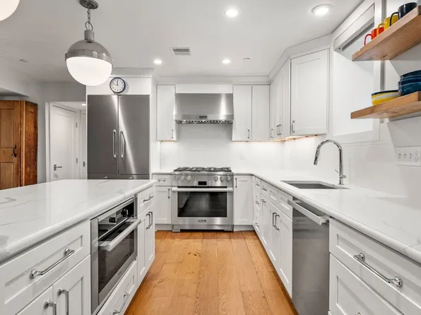 384 Windsor St Unit 1, Cambridge, MA 02141