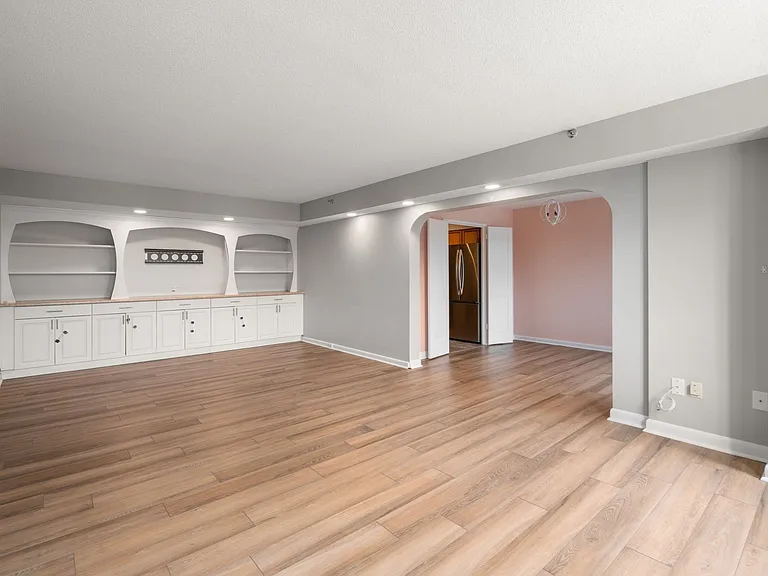 250 Hammond Pond Pkwy #609N — Photo 8