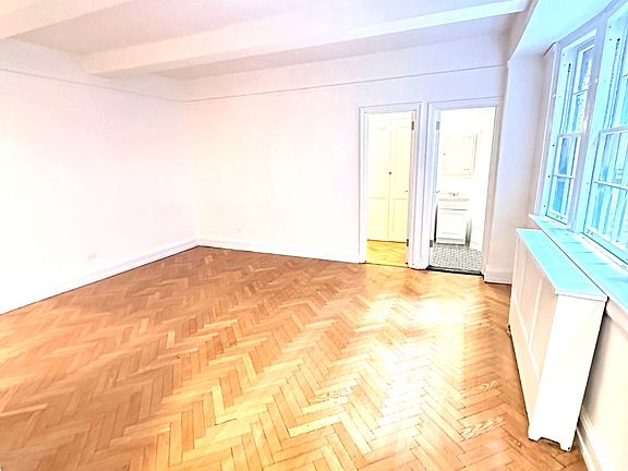 4th image of 37 W 72nd St APT 12C
