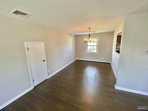 5th image of 15 Andrew Ct Floor 2