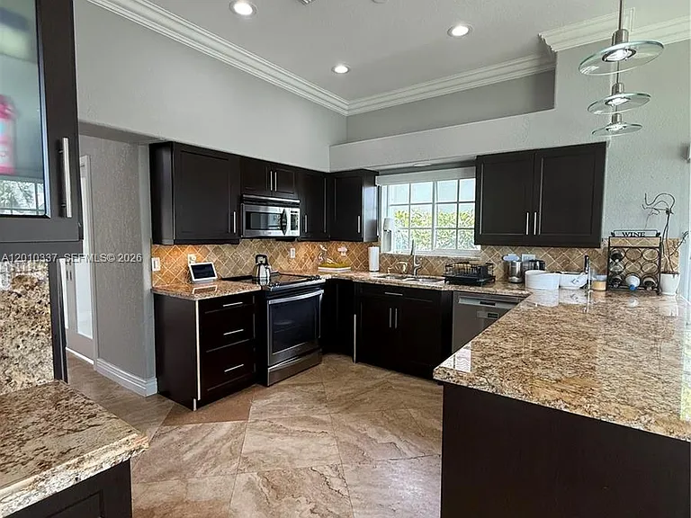 1070 Capistrano — Photo 10
