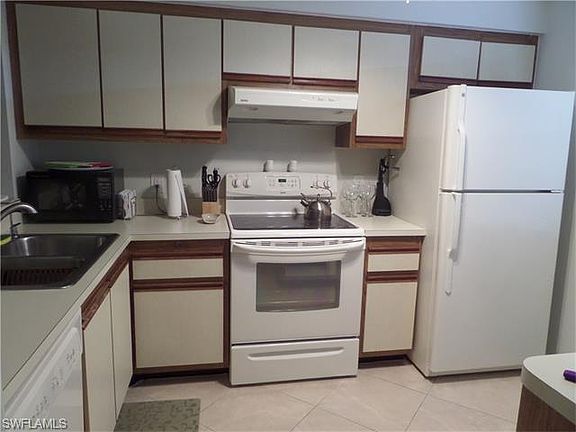 5th image of 219 Fox Glen Dr APT 1306