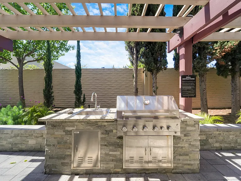 2111 Latham St #307 — Photo 90