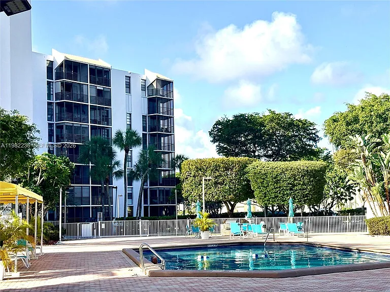 20500 W Country Club Dr #410 — Photo 1