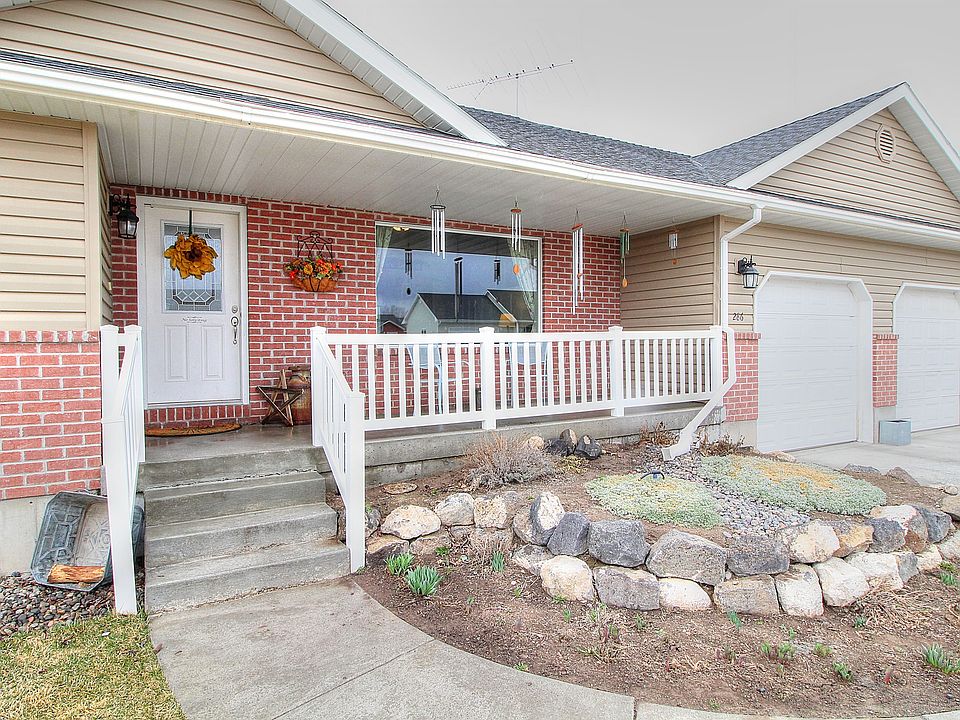 1st image of 286 Rebecca Ave