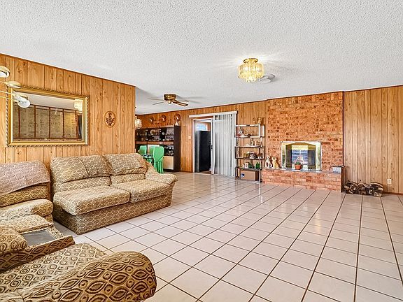 3rd image of 705 Jeffery Rd