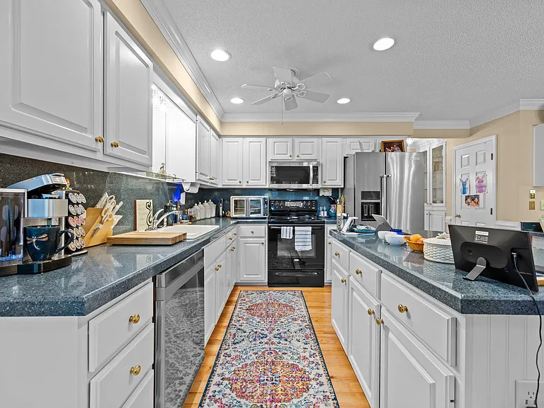8516 Wheeling Dr — Photo 24