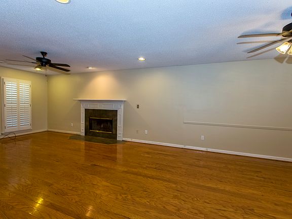 3rd image of 3307 Aspincade Dr