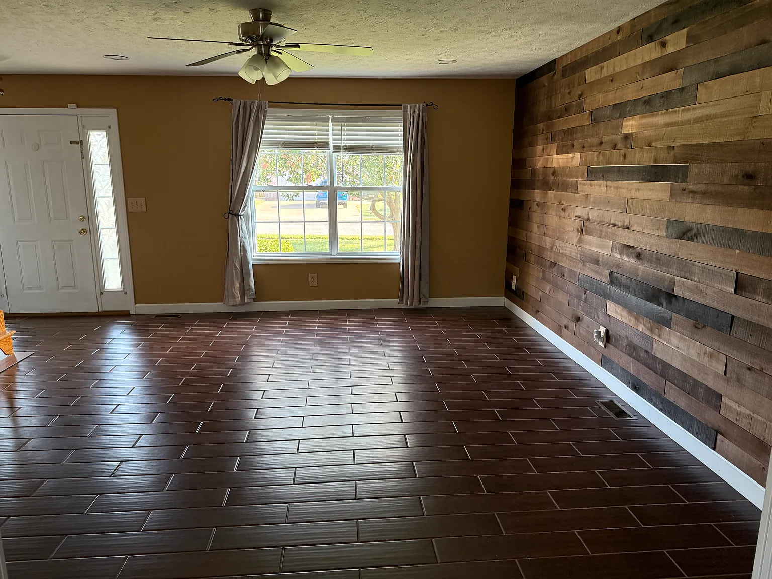 3 bed, 1950 sqft, $2,000 — Photo 2