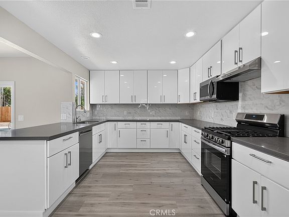 5th image of 698 Roberts Ct