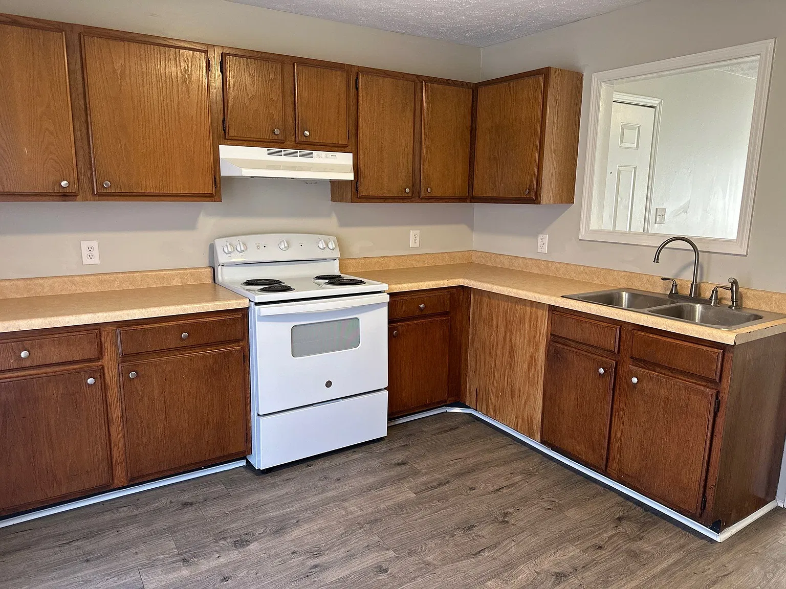 2 bed, 1.5 bath, 1007 sqft, $1,000 — Photo 2