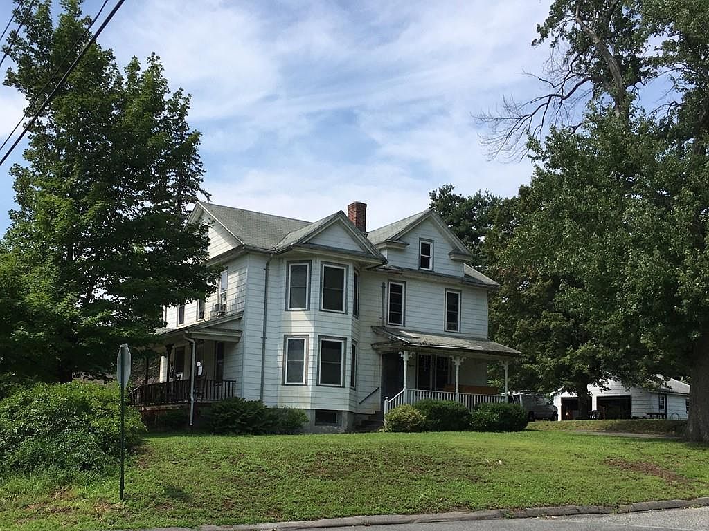 296 Irene St, Chicopee, MA 01020 Zillow