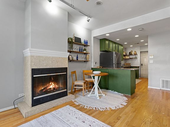 5th image of 3951 N Saint Louis Ave #1