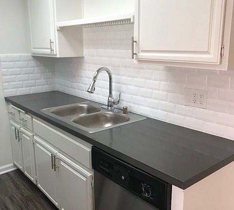 5th image of 11702 Menlo Ave APT 06