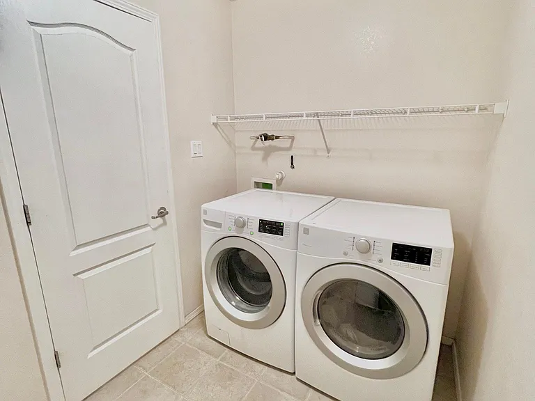 10919 Fort Point Ln NE — Photo 3