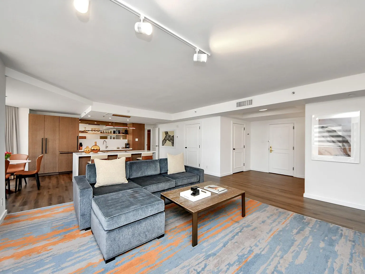 2 bed, 2.0 bath, 1300 sqft, $10,000 — Photo 4