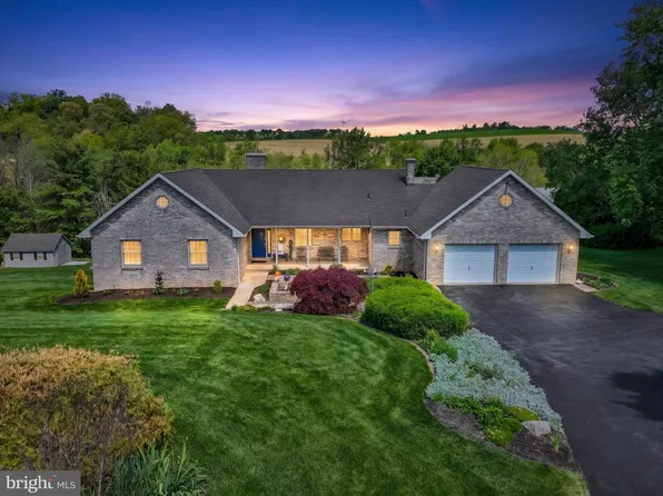 990 S Pleasant Ave, Dallastown, PA 17313
