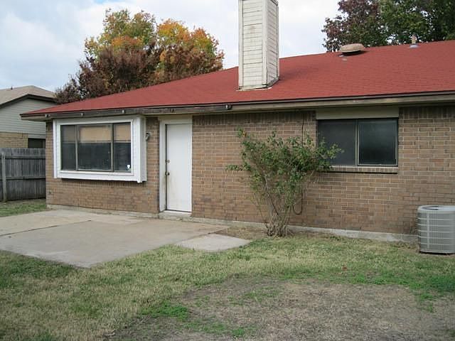 2nd image of 2625 Claremont Dr