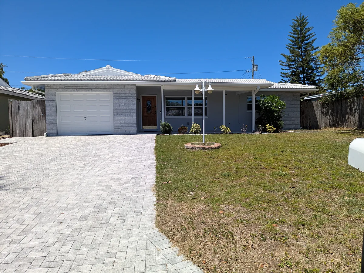Building Photo - 2376 Forest Dr
