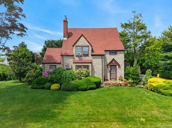 66 Walter Avenue, Hicksville, NY 11801