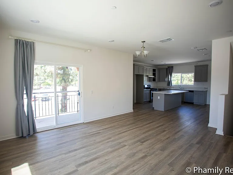138 Glendora Ave #10 — Photo 3