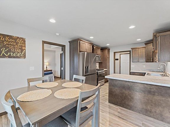 5th image of 3020 S Weiler Rd