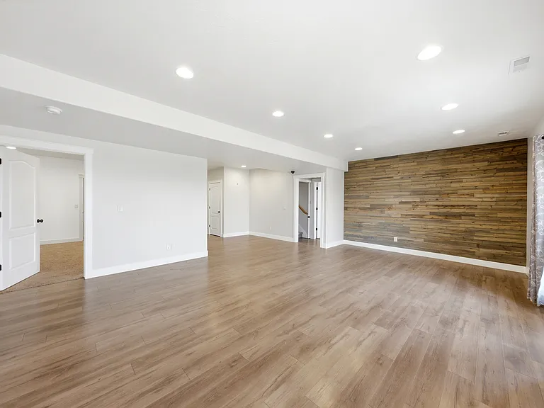 722 W Webb Rd — Photo 21