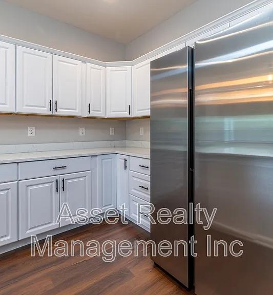 619 Midlake Dr NE — Photo 20