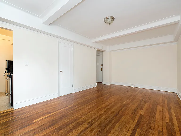 304 W 75th St #7F — Photo 3
