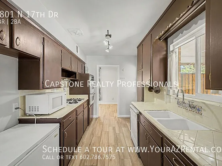 7801 N 17th Dr — Photo 6
