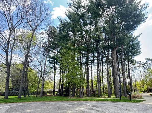 1912 Hidden Pines Trl, Stevensville, MI 49127