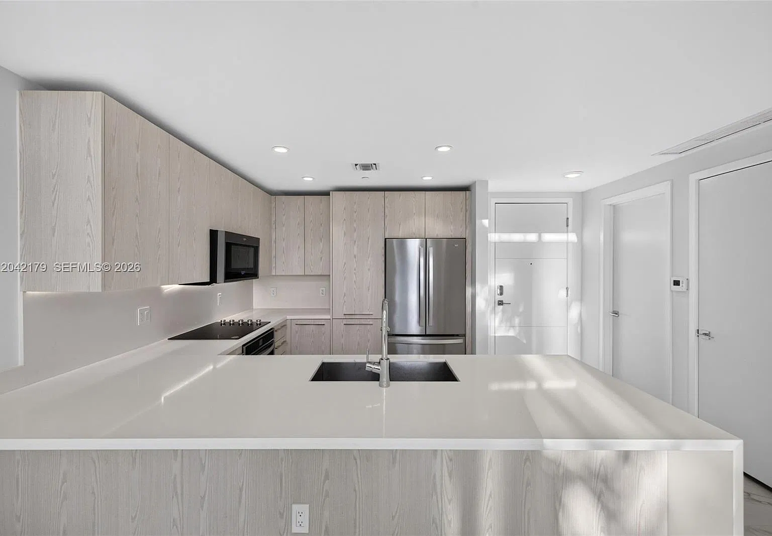 Metropica North Tower One — Photo 2