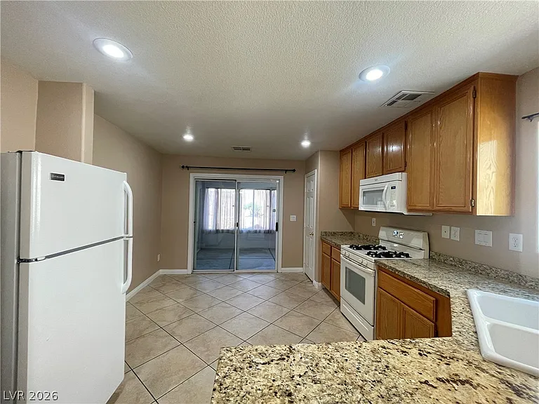 817 Purdy Lodge St — Photo 4